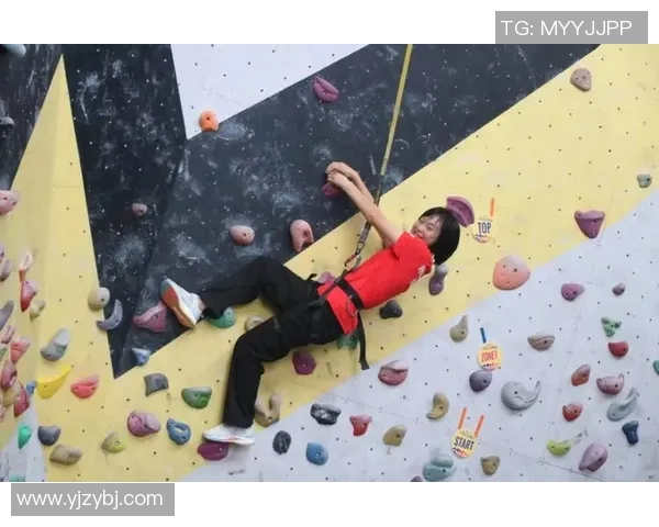 重庆攀岩队的进攻策略与训练方法深度解析 重庆攀岩队的进攻策略与训练方法深度解析